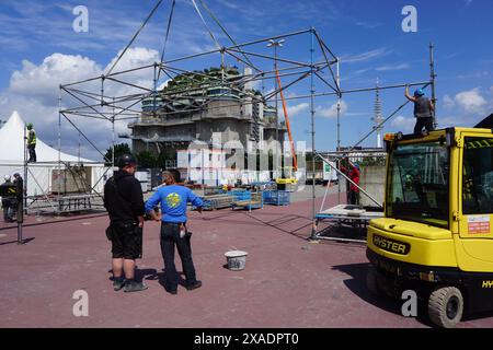 Hamburg, Deutschland. Juni 2024. Bau einer Fanzone für die Fußball-Europameisterschaft in Hamburg, 5. Juni 2024. Quelle: Ales Zapotocky/CTK Photo/Alamy Live News Stockfoto