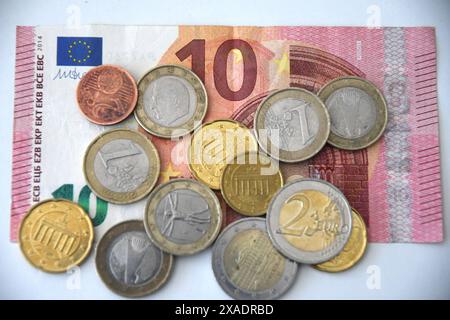 Prag /tschechische republik /19. MAI 2024/ Europ-Banknoten und Münzen in der tschechischen republik (Foto. Francis Joseph Dean/Dean Pictures) (nicht für kommerzielle Zwecke) Stockfoto