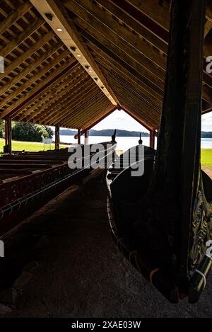 Ngātokimatawhaorua wurde zum hundertsten Jahrestag der Unterzeichnung des Vertrags von Waitangi im Jahr 1940 von Mitgliedern der nördlichen und Waikato-Stämme Neuseelands erbaut Stockfoto