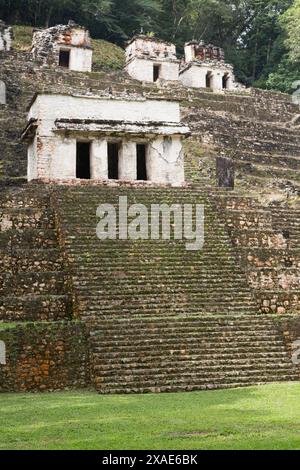 Mexiko, Chiapas, Bonampak, archäologische Stätte der Maya, Akropolis, Gebäude 3 (Vordergrund) Stockfoto