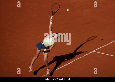 Mirra Andreeva spielt gegen Aryna Sabalenka im Finale des Viertelfinales der Frauen am 11. Tag in Roland Garros am 5. Juni 2024 in Paris. (Foto von QSP) Stockfoto