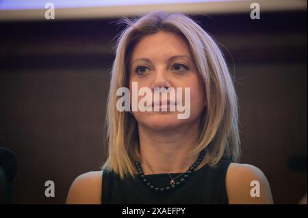 5. Juni 2024, Athen, Griechenland: Maria Karystianou, Mutter eines Opfers, vertritt die Familien der 57 Opfer des Zugunglücks in Tempe, wird auf der Podiumsdiskussion der Pressekonferenz gesehen. Die Familien der 57 Opfer der tödlichen Eisenbahnkatastrophe in Tempi haben heute 1,5 Millionen Unterschriften eingereicht, um die Immunität der Minister auf einer Pressekonferenz in der Anwaltskammer aufzuheben, in der die Top-Juristen A der countryÃ¢â‚¬â„¢sowie Vertreter aller politischen Parteien anwesend waren. Der Zugunglück in Tempi am 28. Februar 2023 ist die tödlichste Eisenbahnkatastrophe in der griechischen Geschichte Stockfoto