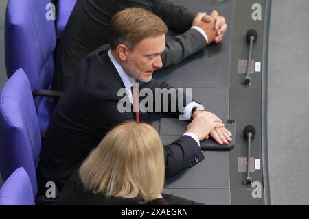 Berlin, Deutschland, 06.06.2024: Deutscher Bundestag: 172. Bundestagssitzung: Bundesfinanzminister Christian Lindner, FDP, und Bundesinnenministerin Nancy Faeser, SPD *** Berlin, 06 06 06 2024 Deutscher Bundestag 172 Bundestagssitzung Bundesfinanzminister Christian Lindner, FDP, und Bundesinnenministerin Nancy Faeser, SPD Copyright: XdtsxNachrichtenagenturx dts 38920 Stockfoto