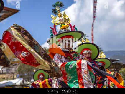 Tanz der Hüte während des Ura Yakchoe Festivals, Bumthang, Ura, Bhutan Stockfoto