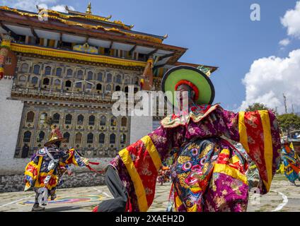 Tanz der Hüte während des Ura Yakchoe Festivals, Bumthang, Ura, Bhutan Stockfoto