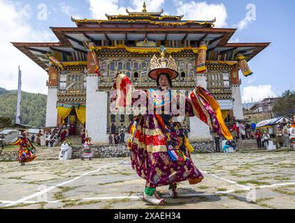 Tanz der Hüte während des Ura Yakchoe Festivals, Bumthang, Ura, Bhutan Stockfoto