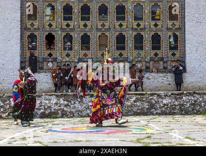 Tanz der Hüte während des Ura Yakchoe Festivals, Bumthang, Ura, Bhutan Stockfoto