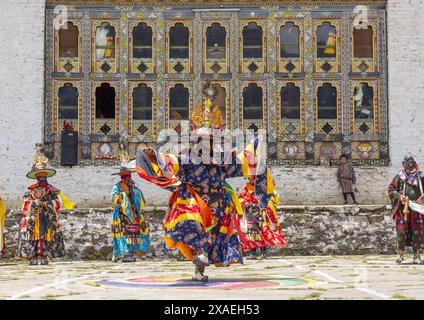 Tanz der Hüte während des Ura Yakchoe Festivals, Bumthang, Ura, Bhutan Stockfoto