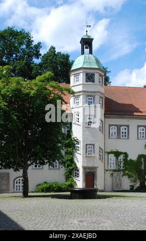 23.06.2012 Schloss Gifhorn Deutschland/ Niedersachsen/ Südheide/ Landkreis Gifhorn/ Stadt Gifhorn/ Schlossanlage/ 1525- 1581 im Stil der Weserrenaissance errichtet/ Innenhof/ Turm/ Treppenturm *** 23 06 2012 Burg Gifhorn Deutschland Niedersachsen Südheide Kreis Gifhorn Stadt Gifhorn Schlossanlage errichtet 1525 1581 im Weserrenaissancestil Innenhof Turm Treppenturm Stockfoto