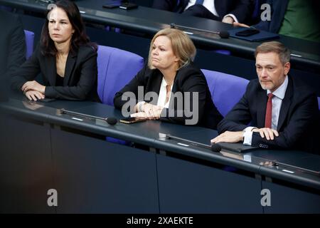 Lindner, Faeser,Baerbock Bundesfinanzminister Christian Lindner, rechts,Bundesinnenministerin Nancy Faeser und Bundesaußenministerin Annalena Baerbock, links, im Bundestag, Berlin, 06.06.2024. Berlin Berlin Deutschland *** Lindner, Faeser,Baerbock Bundesfinanzminister Christian Lindner, Rechts,Bundesinnenministerin Nancy Faeser und Bundesaußenministerin Annalena Baerbock links im Bundestag, Berlin, 06 06 06 2024 Berlin Berlin Deutschland Stockfoto