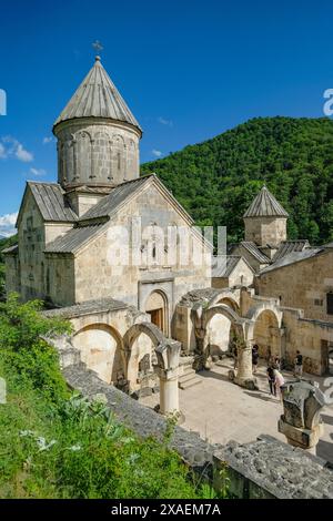 Teghut, Armenien - 2. Juni 2024: Das Haghartsin-Kloster ist ein armenisches Kloster in der Provinz Tavush. Stockfoto