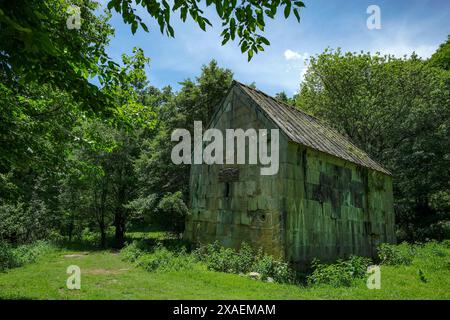 Dilijan, Armenien - 3. Juni 2024: Das Jukhtakvank-Kloster ist ein armenisches Kloster in der Provinz Tawusch in Armenien. Stockfoto