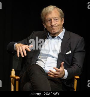 Juni 2024 – Los Angeles, Kalifornien, USA – TOM STEYER spricht während eines Live Talks in Los Angeles im Glorya Kaufman Performing Arts Center über sein Buch „Cheaper, Faster, Better: How We'll Win the Climate war“. (Kreditbild: © Brian Cahn/ZUMA Press Wire) NUR REDAKTIONELLE VERWENDUNG! Nicht für kommerzielle ZWECKE! Stockfoto