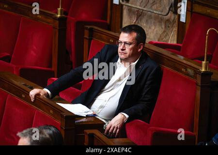 Paris, Frankreich. Juni 2024. Léo Walter, Stellvertreter der La France Insoumise-Gruppe, wurde während der Fragestunde an Premierminister Gabriel Attal in der Nationalversammlung gesehen. Eine wöchentliche Sitzung der Befragung des französischen Premierministers Gabriel Attal findet in der Nationalversammlung im Palais Bourbon in Paris statt. Quelle: SOPA Images Limited/Alamy Live News Stockfoto