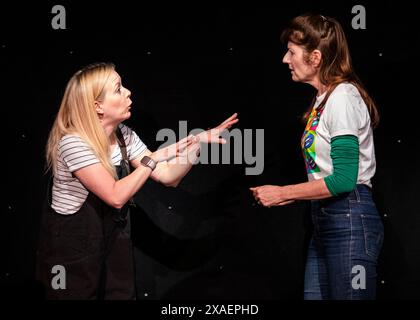 Lee Tearrell, Suki Webster und Ali James mit improvisierter Komödie, Southend-on-Sea, Essex © Clarissa Debenham (Film Free Photography) / Alamy Stockfoto