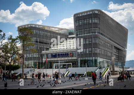 Nationalbibliothek von El Salvador an der Plaza Gerardo Barrios, auch bekannt als Civic Plaza, erbaut in Zusammenarbeit mit China und eröffnet 2023, Stockfoto