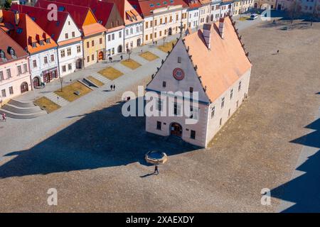 11. März 2022 gotische Basilika St. Giles, Rathausplatz in Bardejov, Slowakei Stockfoto