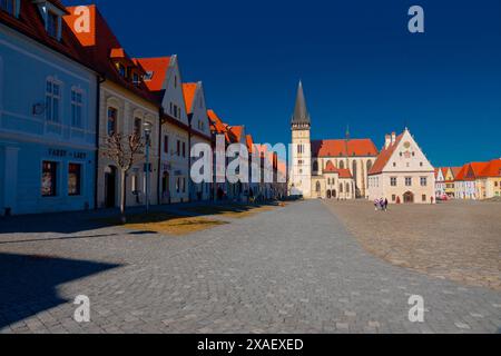 11. März 2022 gotische Basilika St. Giles, Altstadt und Marktplatz in der zum UNESCO-Weltkulturerbe gehörenden Stadt Bardejov, Slowakei Stockfoto