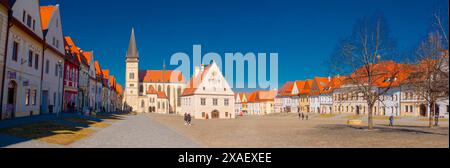 11. März 2022 gotische Basilika St. Giles, Panorama Altstadt und Marktplatz in der zum UNESCO-Weltkulturerbe gehörenden Stadt Bardejov, Slowakei, Stockfoto