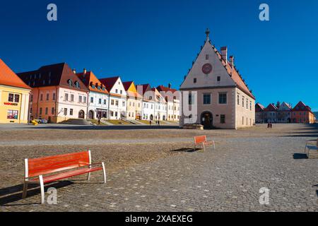 11. März 2022 gotische Basilika St. Giles, Rathausplatz in Bardejov, Slowakei Stockfoto