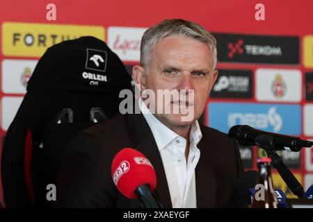 Krakau, Polen. Juni 2024. Coach Kazimierz Moskal aus Wisla Krakau bei einer Pressekonferenz während der Präsentation des neuen Trainers von Wisla Krakau im Stadtstadion Krakau. Quelle: SOPA Images Limited/Alamy Live News Stockfoto