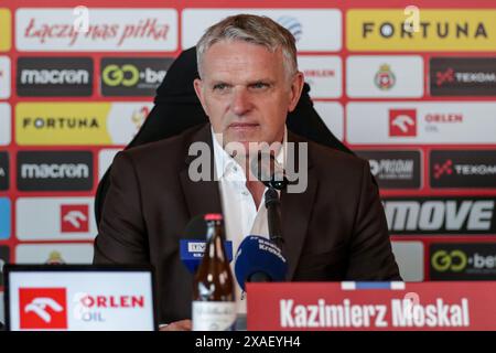 Krakau, Polen. Juni 2024. Coach Kazimierz Moskal aus Wisla Krakau bei einer Pressekonferenz während der Präsentation des neuen Trainers von Wisla Krakau im Stadtstadion Krakau. Quelle: SOPA Images Limited/Alamy Live News Stockfoto