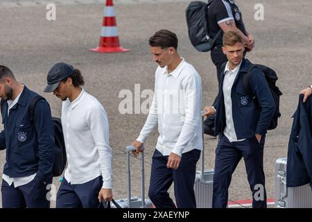 Abreise DFB-Team zum Länderspiel nach Düsseldorf Abreise der DFB-Fußball-Nationalmannschaft vom Flughafen Nürnberg nach Düsseldorf. In Mönchengladbach findet am 07.06.2024 das letzte Länderspiel Deutschland gegen Griechenland vor dem Beginn der Fußball-Europameisterschaft 2024 statt Nürnberg Flughafen Bayern Deutschland *** Abflug der DFB-Mannschaft zum internationalen Spiel nach Düsseldorf Abflug der DFB-Nationalmannschaft vom Flughafen Nürnberg nach Düsseldorf das letzte internationale Spiel zwischen Deutschland und Griechenland wird vor Beginn der Fußball-Europameisterschaft 2024 p Stockfoto