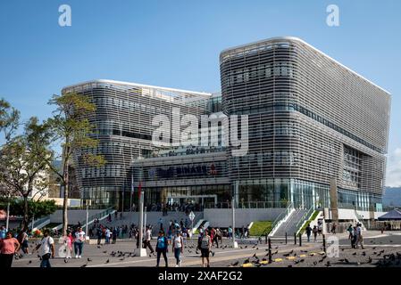 Nationalbibliothek von El Salvador an der Plaza Gerardo Barrios, auch bekannt als Civic Plaza, erbaut in Zusammenarbeit mit China und eröffnet 2023, Stockfoto