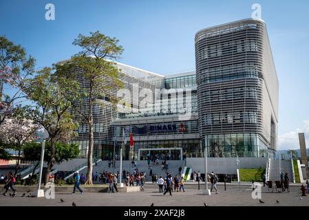 Nationalbibliothek von El Salvador an der Plaza Gerardo Barrios, auch bekannt als Civic Plaza, erbaut in Zusammenarbeit mit China und eröffnet 2023, Stockfoto