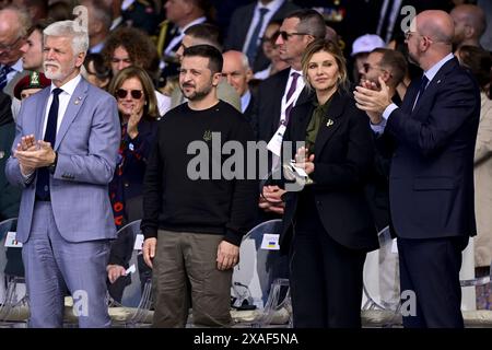 Der tschechische Präsident Petr Pavel, der ukrainische Präsident Wolodymyr Zelensky, Zelenskys Ehefrau, die ukrainische First Lady Olena Zelenska und der Präsident des Europäischen Rates Charles Michel, die während einer internationalen Zeremonie am Strand von Omaha im Rahmen der Gedenkfeier zum 80. Jahrestag der Landung in der Normandie am Donnerstag, den 06. Juni 2024 in Saint-Laurent-sur-Mer, Frankreich, dargestellt wurden. Heute ist es genau 80 Jahre her, dass in der Normandie die Operation Overlord (D-Day) begann, die Operation der Alliierten gegen die Besetzung Westeuropas durch Nazi-Deutschland. Die Operation läutete das Ende des Zweiten Weltkriegs ein. BELGA FOTO Stockfoto