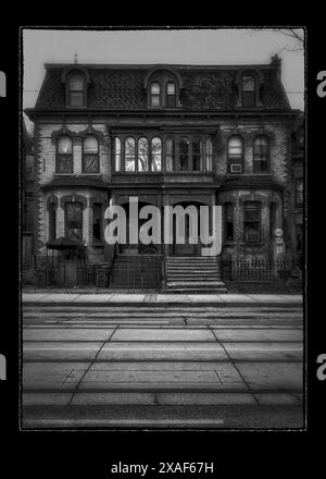 Eine kurze Fotoserie, die die Architektur auf der Carlton Street in Toronto, Ontario, erforscht. Stockfoto