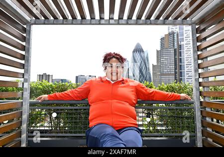 City Of London, Gbr. Juni 2024. City of London. GBR. Juni 2024. TeamGB Gewichtheben Team Ankündigung. 250 bischofsgate. City of London. Emily Campbell (Team GB ausgewählter Gewichtheben-Athlet) während der Ankündigung des Teams GB Gewichtheben für die Olympischen Spiele Paris24 in Nat West, 250 Bishopsgate, London, UK. Quelle: Sport In Pictures/Alamy Live News Stockfoto