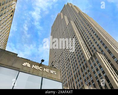 NBC News, Außenansicht des Gebäudes, flacher Blick, Rockefeller Center, New York City, New York, USA Stockfoto