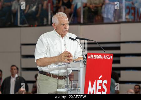 Barcelona, Spanien. Juni 2024. Die PSC veranstaltet die zentrale Wahlkampfkundgebung unter der Anwesenheit von Pedro Sánchez und Josep Borrell, mit einem Pavillon, der bis zum Rand gefüllt ist und mit Siegesgeist nach dem Sieg der katalanischen Wahlen gefüllt ist. El PSC celebra el mitin Central de Campaña con la presencia de Pedro Sánchez y Josep Borrell, con un Pabellón lleno a rebosar y con ánimos de victoria tras ganar las elecciones catalanas. Im Bild: josep borrell News Politics -Barcelona, Spanien donnerstag, 6. juni 2024 (Foto: Eric Renom/LaPresse) Credit: LaPresse/Alamy Live News Stockfoto