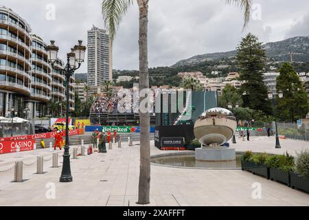 Monte Carlo, Fürstentum Monaco. Mai 2024. Formel 1 Grand Prix de Monaco auf dem Circuit de Monaco in Monte Carlo. Im Bild: Kasino-Platz während des ersten Trainings © Piotr Zajac/Alamy Live News Stockfoto