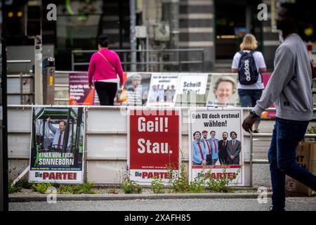 Wahl zum 10. Europäisches Parlament - 9. Juni 2024, Europawahl. Wahlplakat der Spaßpartei DIE PIRATEN. // 06.06.2024: Stuttgart, Baden-Württemberg, Deutschland, Europa *** Wahl zum 10. Europaparlament am 9. Juni 2024, Europawahlplakat der Spaßpartei DIE PIRATEN 06 06 2024 Stuttgart, Baden Württemberg, Deutschland, Europa Stockfoto