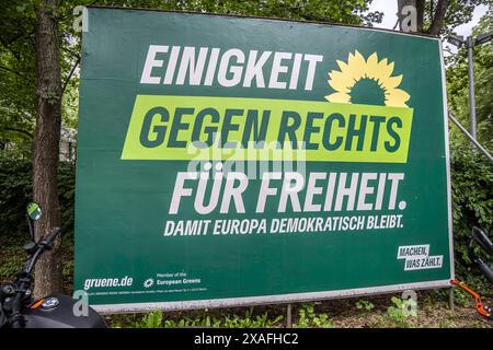 Wahl zum 10. Europäisches Parlament - 9. Juni 2024, Europawahl. Wahlplakat der Partei Grüne. // 06.06.2024: Stuttgart, Baden-Württemberg, Deutschland, Europa *** Wahl zum 10 Europaparlament am 9. Juni 2024, Wahlplakat der Grünen 06 06 2024 Stuttgart, Baden Württemberg, Deutschland, Europa Stockfoto