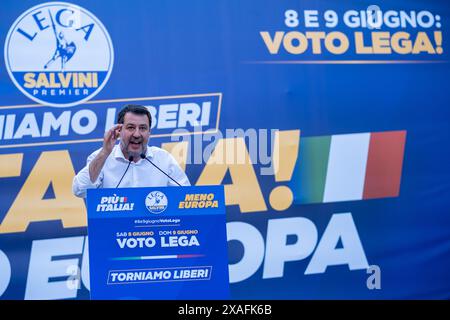 Rom, Rm, Italien. Juni 2024. Mattteo Salvini (Vorsitzender der Lega-Partei) und General Roberto Vannacci (Kandidat Nummer eins der Lega-Parteiliste) schließen die Europawahlen vor Hunderten von Anhängern der Lega-Partei ab. MATTEO SALVINI hält seine Rede vor der Menge. (Kreditbild: © Marco Di Gianvito/ZUMA Press Wire) NUR REDAKTIONELLE VERWENDUNG! Nicht für kommerzielle ZWECKE! Stockfoto