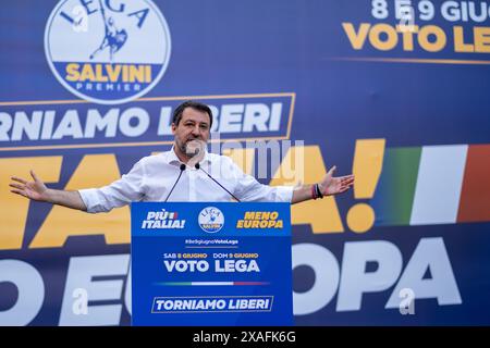 Rom, Rm, Italien. Juni 2024. Mattteo Salvini (Vorsitzender der Lega-Partei) und General Roberto Vannacci (Kandidat Nummer eins der Lega-Parteiliste) schließen die Europawahlen vor Hunderten von Anhängern der Lega-Partei ab. MATTEO SALVINI hält seine Rede vor der Menge. (Kreditbild: © Marco Di Gianvito/ZUMA Press Wire) NUR REDAKTIONELLE VERWENDUNG! Nicht für kommerzielle ZWECKE! Stockfoto