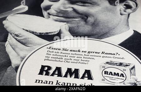 Viersen, Deutschland - 9. Mai. 2024: Alte deutsche Retro-Zeitschrift RAMA Margarine Werbung von 1963 Stockfoto