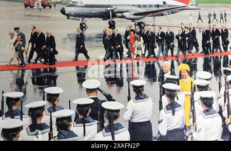 Viersen, Deutschland - 9. Mai. 2024: Staatsempfang mit militärischen Ehren durch die britische Königin Elizabeth II. Am Flughafen Wahn Stockfoto