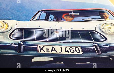 Viersen, Deutschland - 9. Mai. 2024: Alte deutsche Retro-Zeitschrift Ford Taunus 12 M Werbung von 1964 Stockfoto