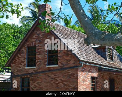 Miami, Florida, USA - 7. April 2024: Historisches Haus der Leuchtturmwärter im Bill Baggs Cape Florida State Park. Nur für redaktionelle Zwecke Stockfoto