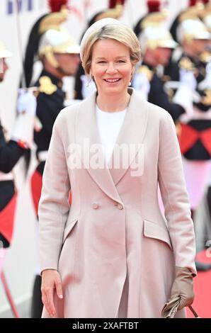 Saint Laurent Sur Mer, Frankreich. Juni 2024. Königin Mathilde von Belgien nimmt am 6. Juni 2024 an der Internationalen Gedenkfeier am Strand von Omaha Teil, die den 80. Jahrestag der Landung der Alliierten im Zweiten Weltkrieg in der Normandie in Saint-Laurent-sur-Mer im Nordwesten Frankreichs begeht. Foto: Jacques Witt/Pool/ABACAPRESS. COM Credit: Abaca Press/Alamy Live News Stockfoto