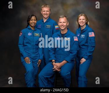 Hawthorne, Kalifornien, USA. Oktober 2023. Die Crew der NASA-Mission SpaceX Crew-9 zur Internationalen Raumstation posiert für ein Porträt im Johnson Space Center der NASA in Houston, Texas. Von links sind die Missionsspezialisten Stephanie Wilson von der NASA und Aleksandr Gorbunov von Roscosmos sowie Pilot Nick Hague und Commander Zena Cardman, beide von der NASA. (Kreditbild: © Bill Stafford/Robert Markowitz/NASA/ZUMA Press Wire) NUR REDAKTIONELLE VERWENDUNG! Nicht für kommerzielle ZWECKE! Stockfoto