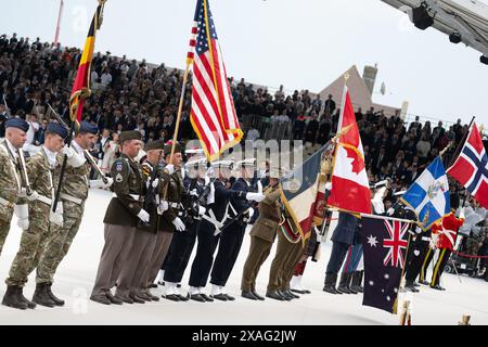 Omaha Beach, Frankreich. 30. Mai 2024. Mitglieder des Militärs bei der internationalen Zeremonie zum D-Day-Jahrestag am 6. Juni 2024 in Omaha Beach, Normandie, Frankreich, als Teil des 80. Jahrestages des D-Day. Foto von David NIVIERE. Quelle: Abaca Press/Alamy Live News Stockfoto