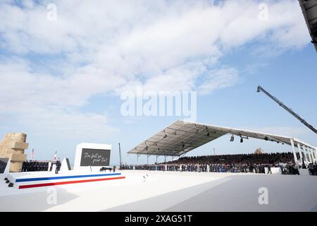 Omaha Beach, Frankreich. 30. Mai 2024. Der französische Präsident Emmanuel Macron nimmt am 6. Juni 2024 im Rahmen des 80. Jahrestages des „D-Day“ in Omaha Beach, Normandie, Frankreich, an der internationalen Zeremonie zum Jahrestag des „D-Day“ Teil. Foto von David NIVIERE. Quelle: Abaca Press/Alamy Live News Stockfoto