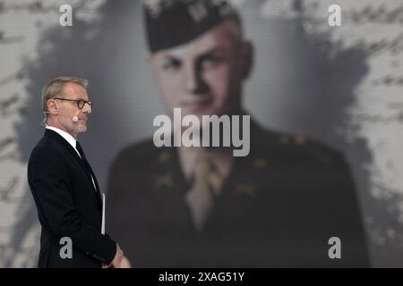 Omaha Beach, Frankreich. 30. Mai 2024. Lambert Wilson nimmt am 6. Juni 2024 an der internationalen Zeremonie des D-Day-Jubiläums in Omaha Beach, Normandie, Frankreich Teil, als Teil des 80. Jahrestages des „D-Day“. Foto von David NIVIERE. Quelle: Abaca Press/Alamy Live News Stockfoto