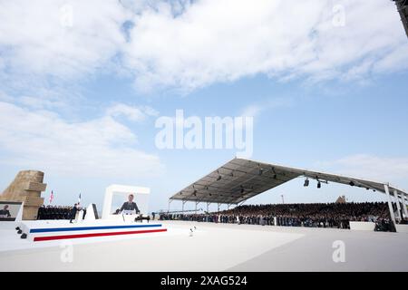 Omaha Beach, Frankreich. 30. Mai 2024. Der französische Präsident Emmanuel Macron nimmt am 6. Juni 2024 im Rahmen des 80. Jahrestages des „D-Day“ in Omaha Beach, Normandie, Frankreich, an der internationalen Zeremonie zum Jahrestag des „D-Day“ Teil. Foto von David NIVIERE. Quelle: Abaca Press/Alamy Live News Stockfoto