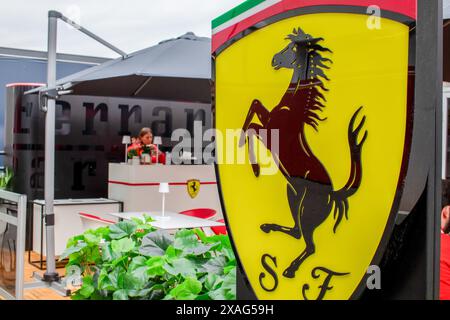 Scuderia Ferrari Garage und Fahrerlager während des Formel 1 AWS Grand Prix du Canada 2024, Montreal, Quebec, Kanada, vom 6. Bis 9. Juni - Rang 9 von 24 der F1-Weltmeisterschaft 2024 Stockfoto